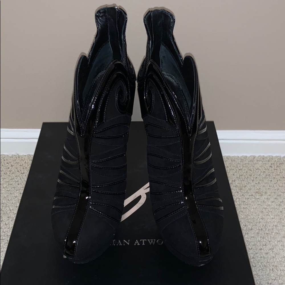 ⭐️2x HOST PICK!⭐️ BNIB Brian Atwood Figara Suede & Patent Platform Booties 8.5 - Picture 4 of 7